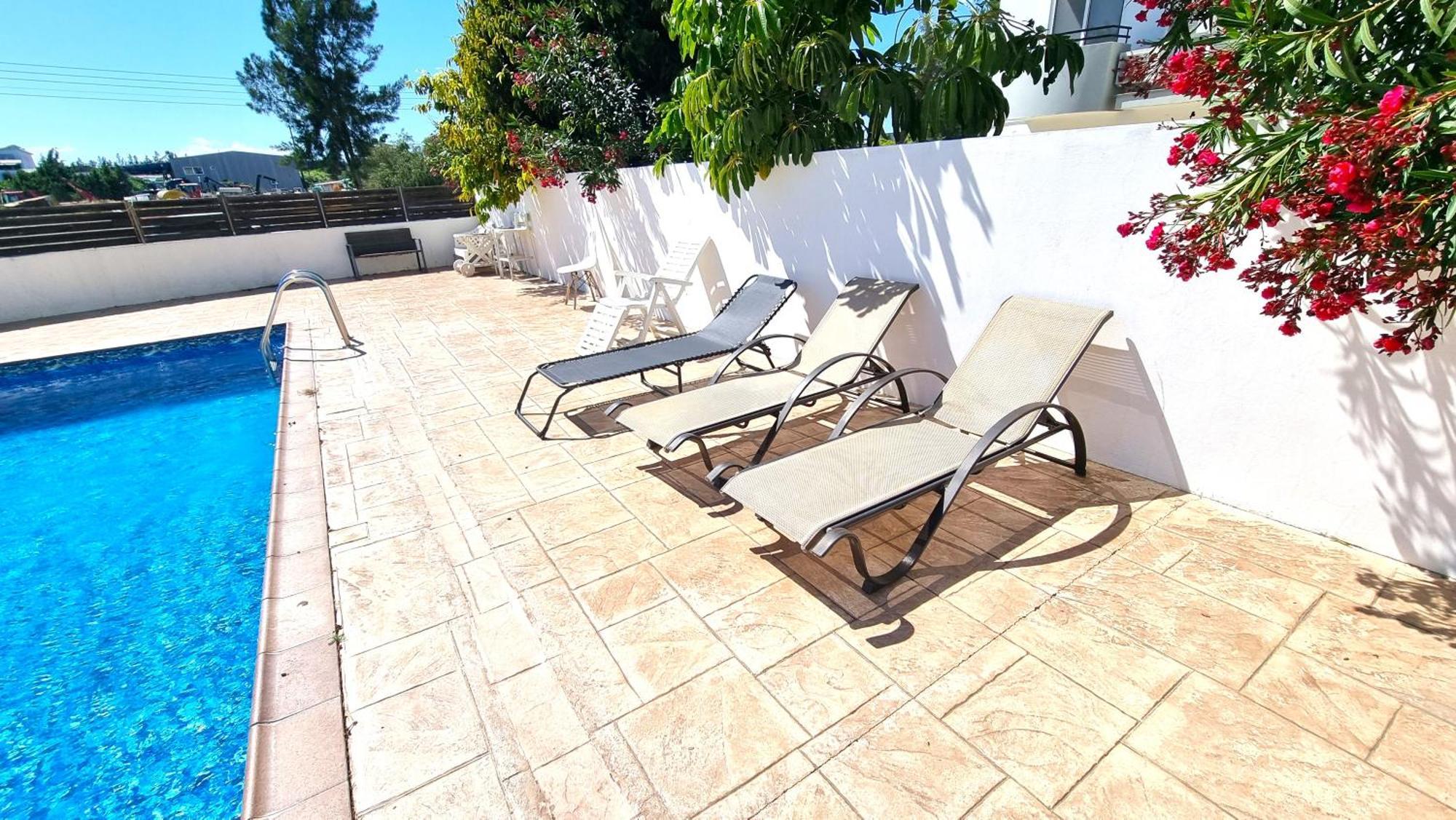 Beach Haven: 7-Minute Walk To The Beach + Pool Ларнака Экстерьер фото
